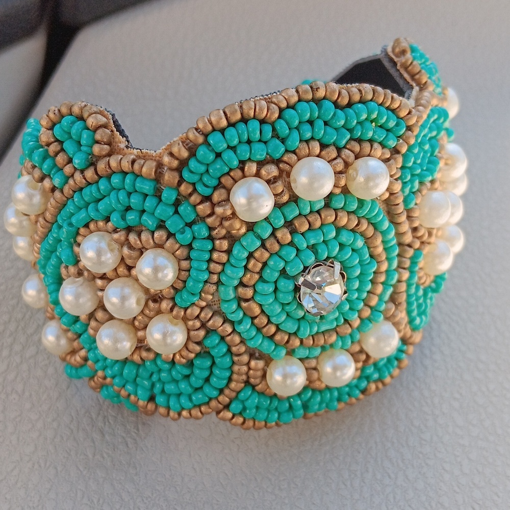 GORGEOUS BEADED/ PEARL BRACELET